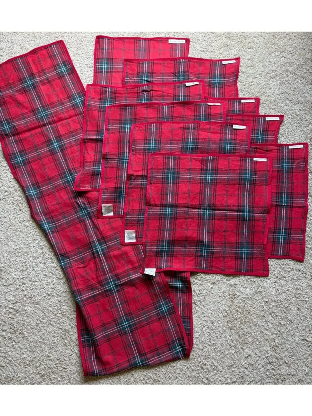 Williams Sonoma Set of 8 Tartan Plaid Red Cloth Napkins and Table Runner 16 x 90